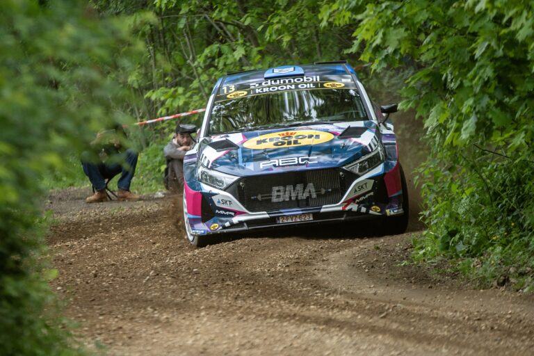 Grégoire Munster versus Bernhard ten Brinke in de Eurol Hellendoorn Rally